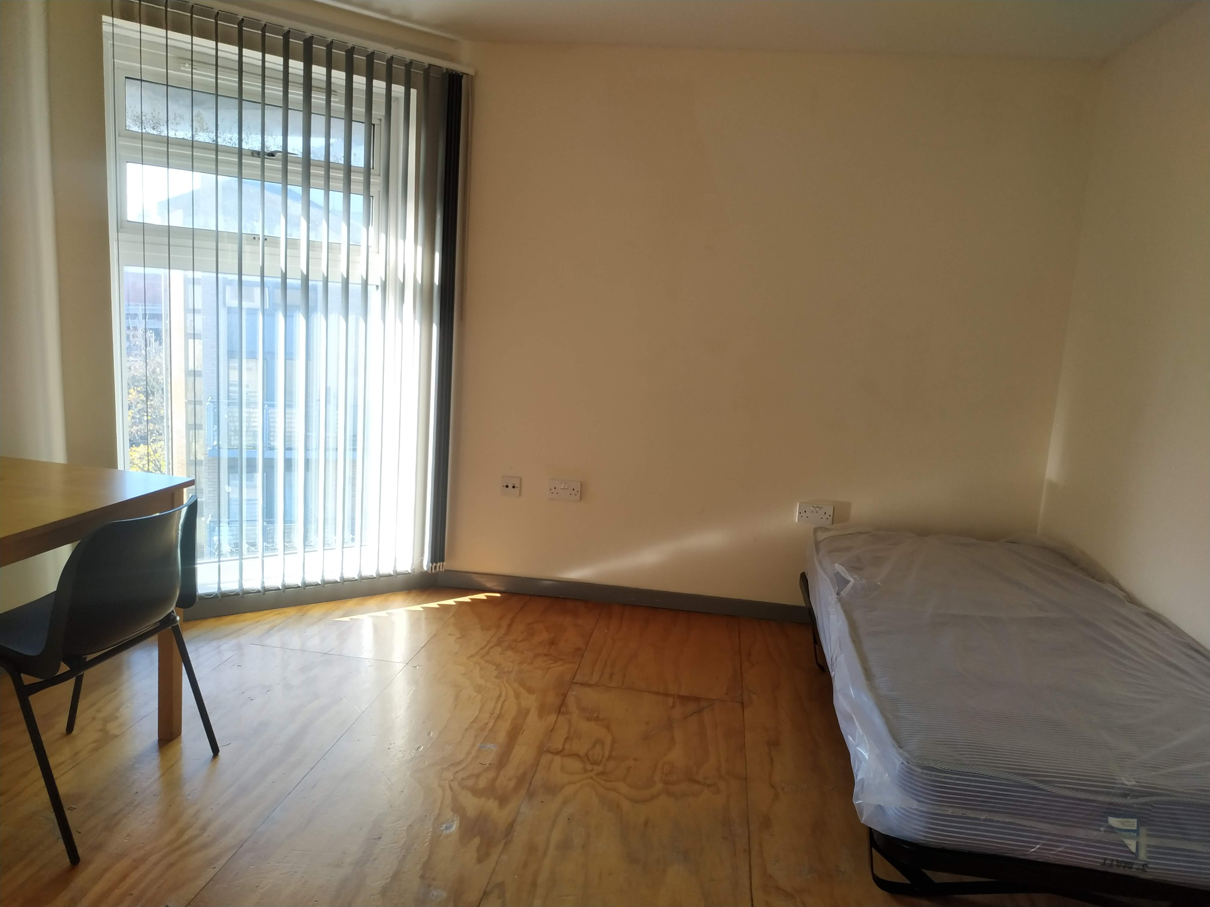 Empty room — temporary accommodation, Redbridge, 2022